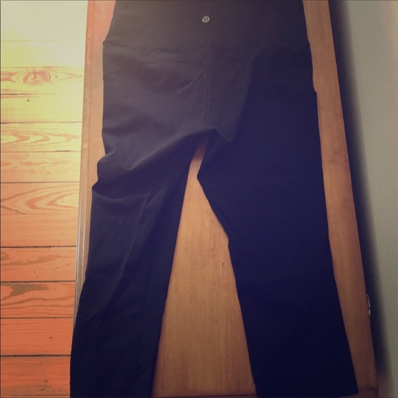 Lululemon luxtreme crops size 8 - Picture 2 of 3